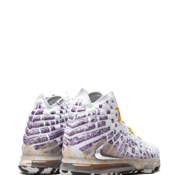 Brand New Nike LeBron 17 \